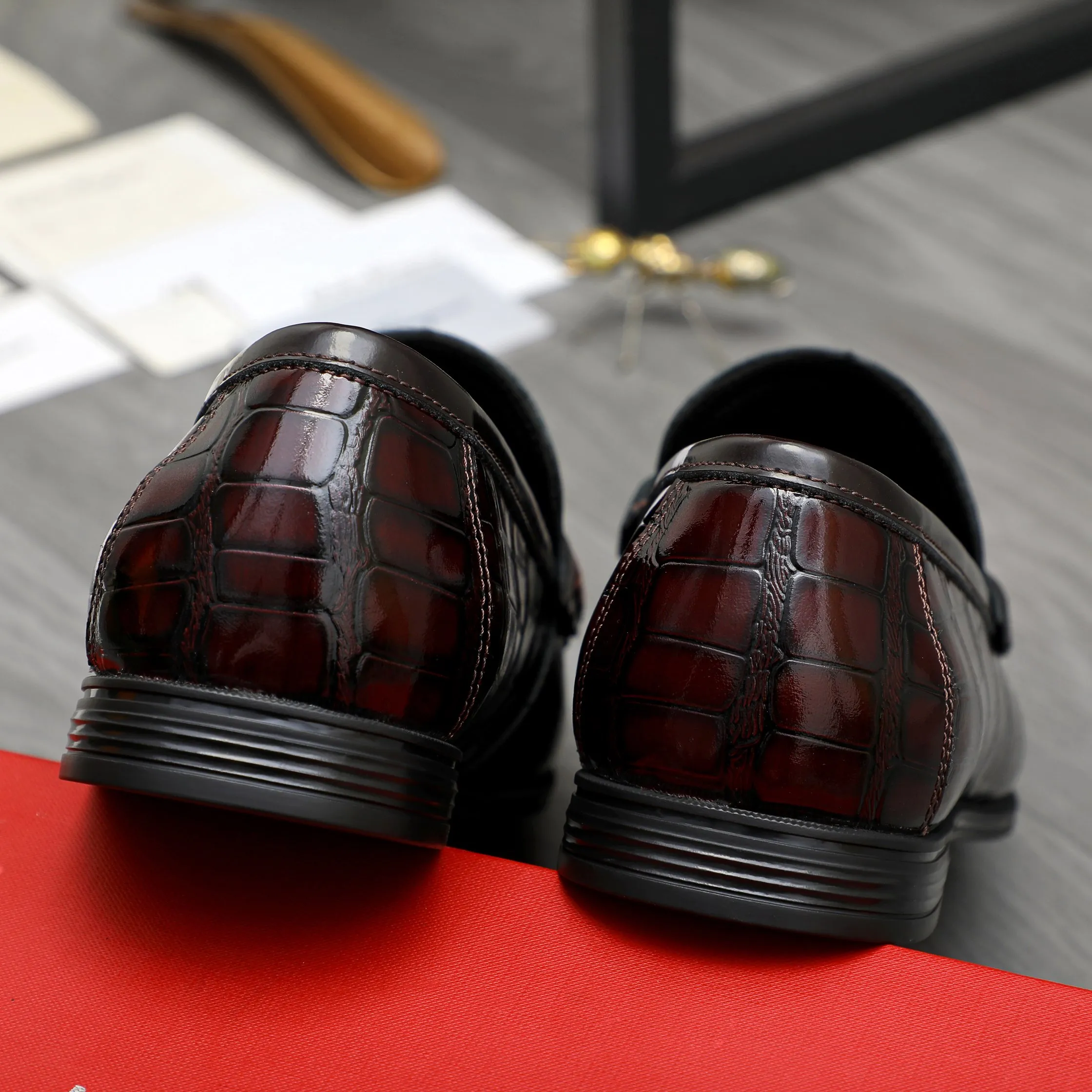 Men's shoes 💰p442 Product trademark: Ferragamo "Ferragamo" business slip-on leather shoes. Regular size: 38-46 (45.46 is custom-made and non-returnable) Product materials: Selected color-grabbed stone pattern embossed cowhide upper, cowhide lining, rubber outsole